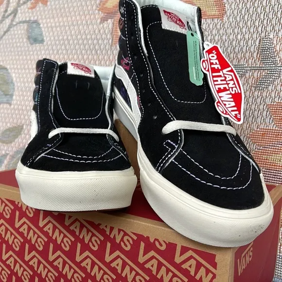 Vans Comfycush Sk8-HiFatal Floral BlackVNOA7TNOBLKWMNS sneakers -