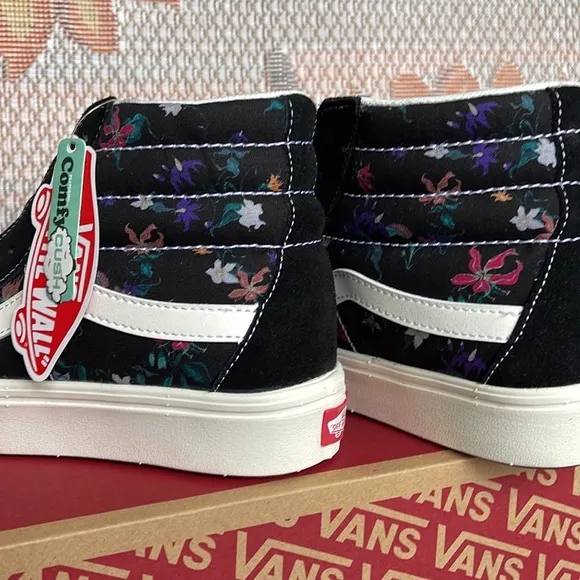 Vans Comfycush Sk8-HiFatal Floral BlackVNOA7TNOBLKWMNS sneakers -