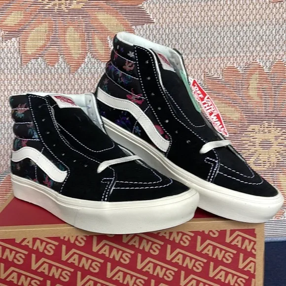 Vans Comfycush Sk8-HiFatal Floral BlackVNOA7TNOBLKWMNS sneakers -