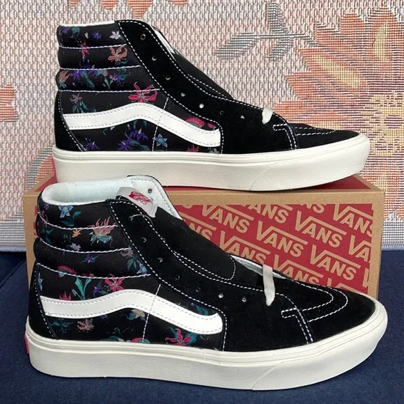 Vans Comfycush Sk8-HiFatal Floral BlackVNOA7TNOBLKWMNS sneakers -