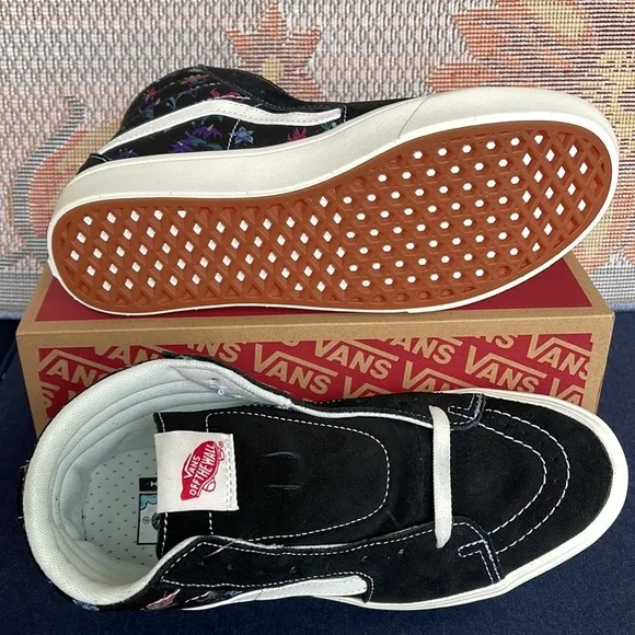 Vans Comfycush Sk8-HiFatal Floral BlackVNOA7TNOBLKWMNS sneakers -