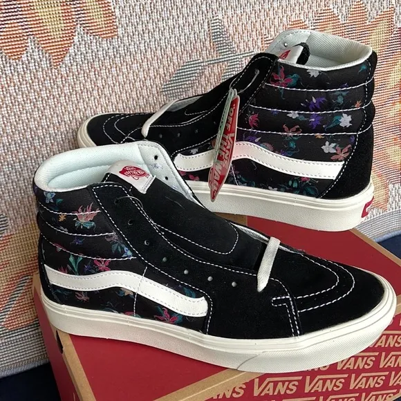 Vans Comfycush Sk8-HiFatal Floral BlackVNOA7TNOBLKWMNS sneakers -