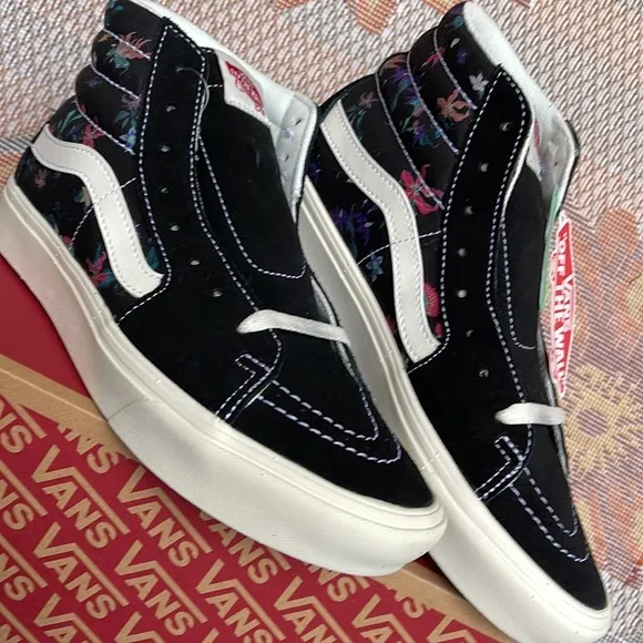 Vans Comfycush Sk8-HiFatal Floral BlackVNOA7TNOBLKWMNS sneakers -