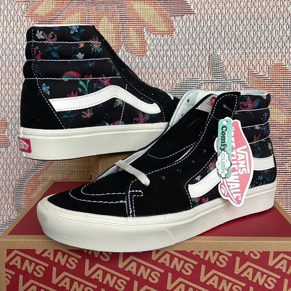Vans Comfycush Sk8-HiFatal Floral BlackVNOA7TNOBLKWMNS sneakers -