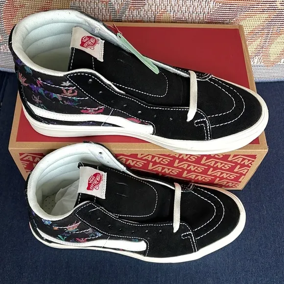 Vans Comfycush Sk8-HiFatal Floral BlackVNOA7TNOBLKWMNS sneakers -