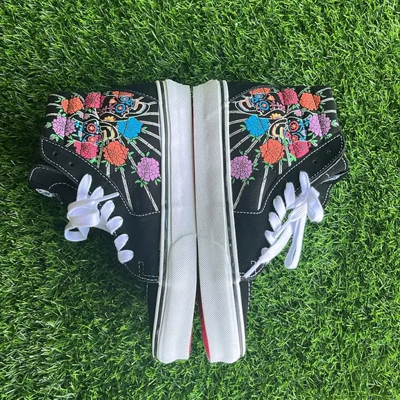 VANS Dia De Los Muertos Glow In The Dark Unisex Shoes size 5.5 men’s/ 7 in women