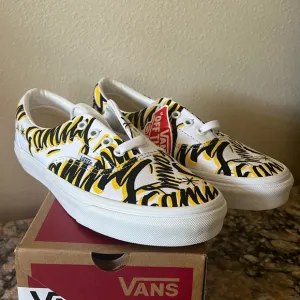 Vans Family Era Limited Edition Low Top Shoes Mens Size 5.5 Women 7