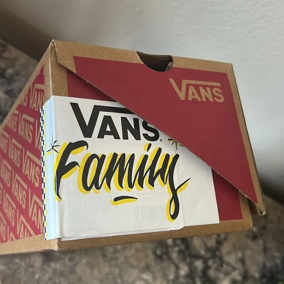 Vans Family Era Limited Edition Low Top Shoes Mens Size 5.5 Women 7