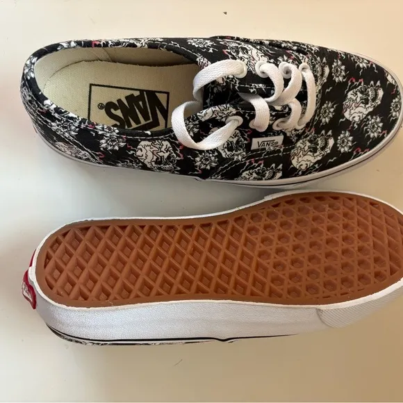 Vans Flash Skulls Authentic Lace Up Shoes - Size 4 men’s / Size 5.5 women’s