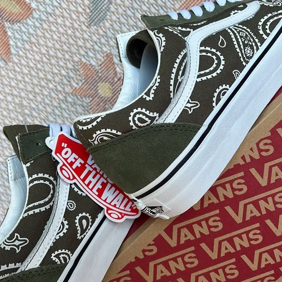 Vans Men’s Old Skool(Peace Paisley) Grape Leaf VN0A5KRFBOF sneakers