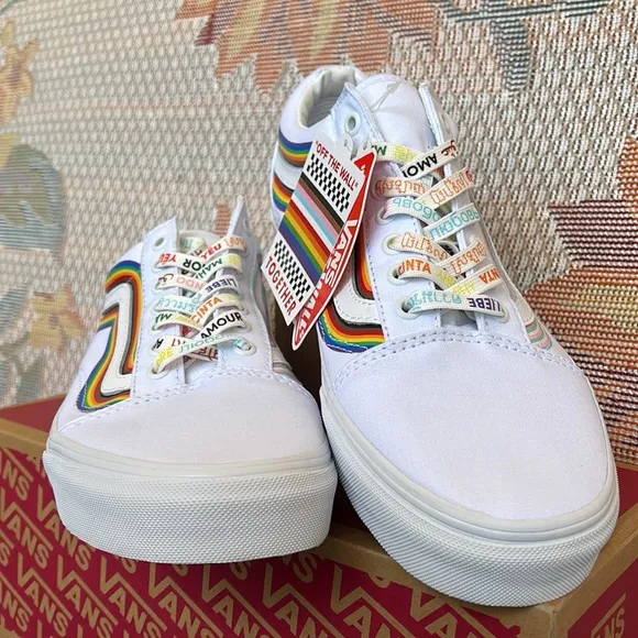 Vans Men’s Old Skool(Pride) White/True WhiteVNOA5KRFB5USneakers - athletic