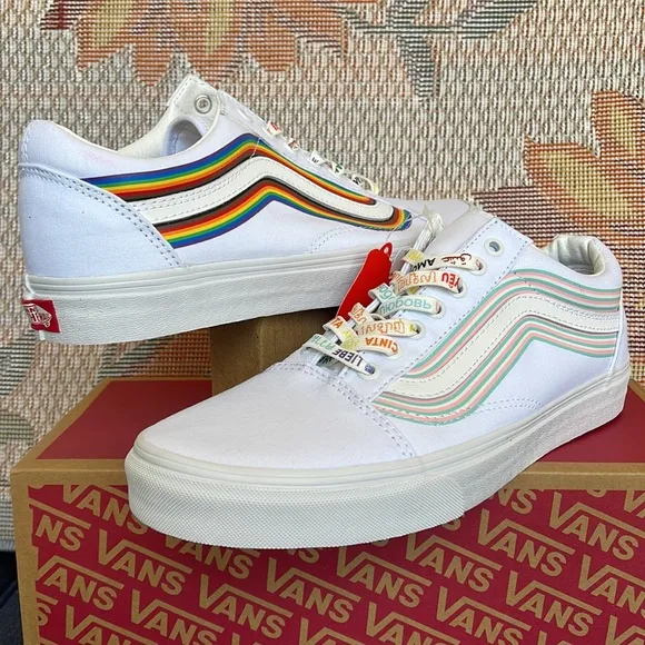 Vans Men’s Old Skool(Pride) White/True WhiteVNOA5KRFB5USneakers - athletic