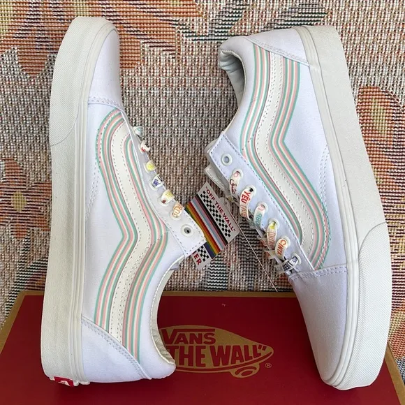 Vans Men’s Old Skool(Pride) White/True WhiteVNOA5KRFB5USneakers - athletic