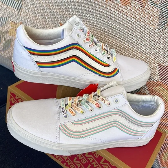 Vans Men’s Old Skool(Pride) White/True WhiteVNOA5KRFB5USneakers - athletic