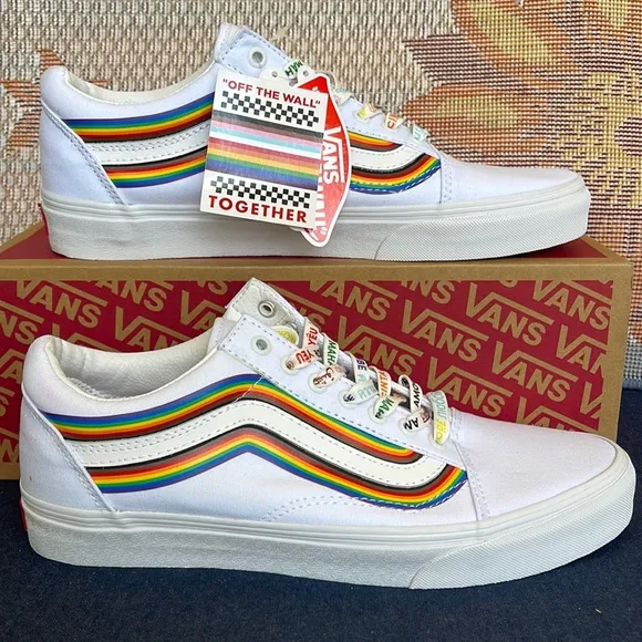 Vans Men’s Old Skool(Pride) White/True WhiteVNOA5KRFB5USneakers - athletic