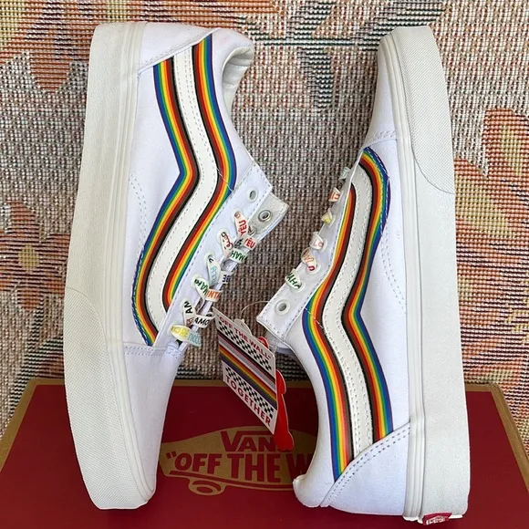 Vans Men’s Old Skool(Pride) White/True WhiteVNOA5KRFB5USneakers - athletic