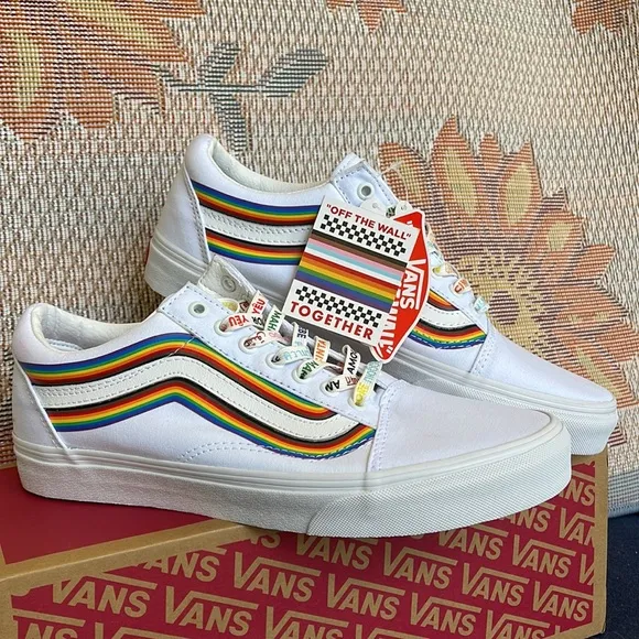 Vans Men’s Old Skool(Pride) White/True WhiteVNOA5KRFB5USneakers - athletic