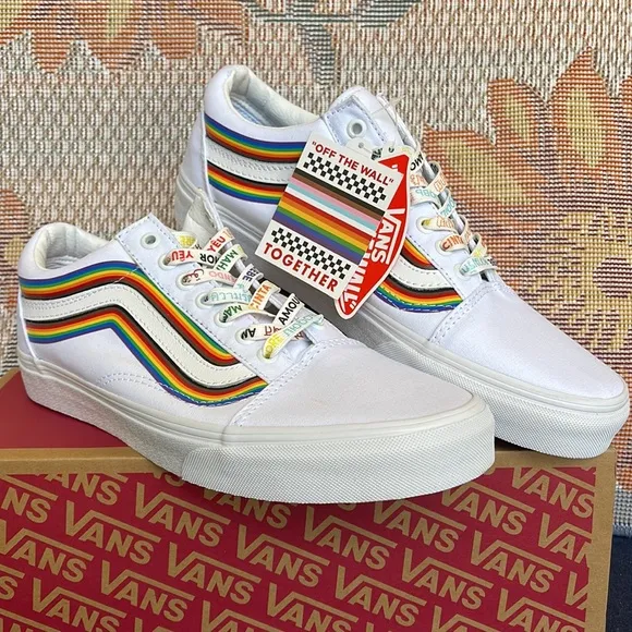 Vans Men’s Old Skool(Pride) White/True WhiteVNOA5KRFB5USneakers - athletic