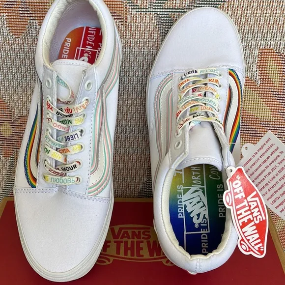 Vans Men’s Old Skool(Pride) White/True WhiteVNOA5KRFB5USneakers - athletic