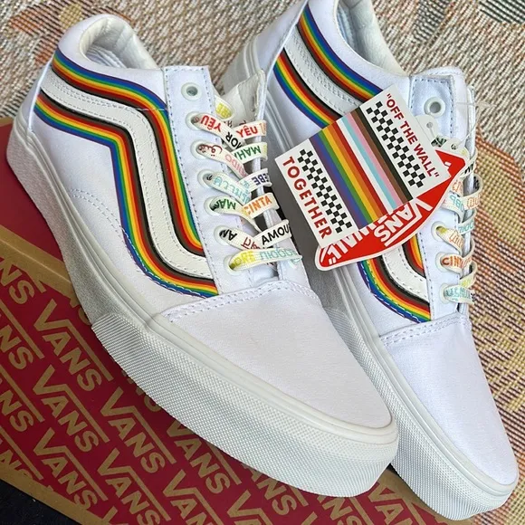 Vans Men’s Old Skool(Pride) White/True WhiteVNOA5KRFB5USneakers - athletic