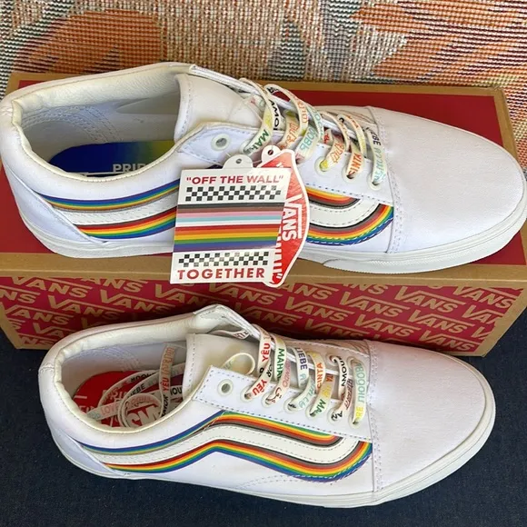 Vans Men’s Old Skool(Pride) White/True WhiteVNOA5KRFB5USneakers - athletic
