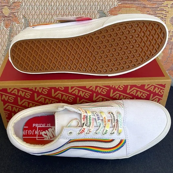 Vans Men’s Old Skool(Pride) White/True WhiteVNOA5KRFB5USneakers - athletic