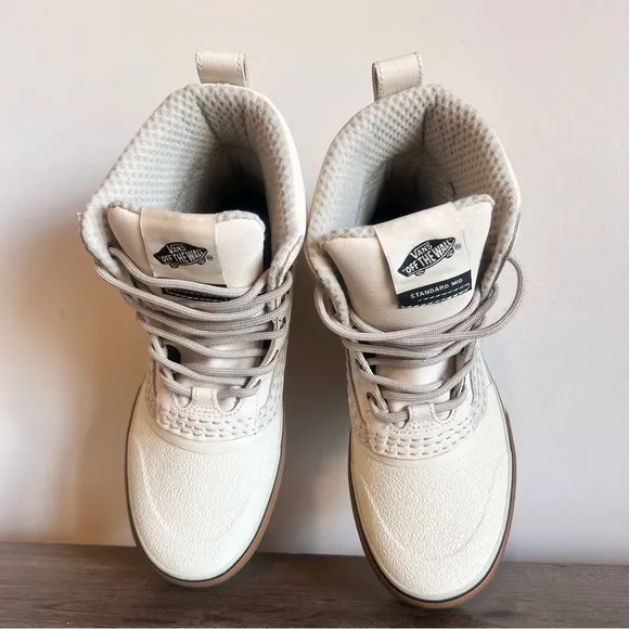 VANS MTE Standard Mid Unisex Boot Size 9 or 10.5 SKU#243171