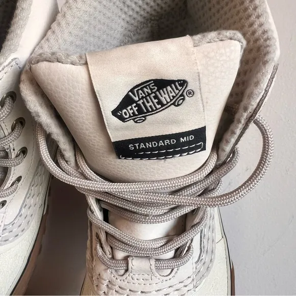 VANS MTE Standard Mid Unisex Boot Size 9 or 10.5 SKU#243171