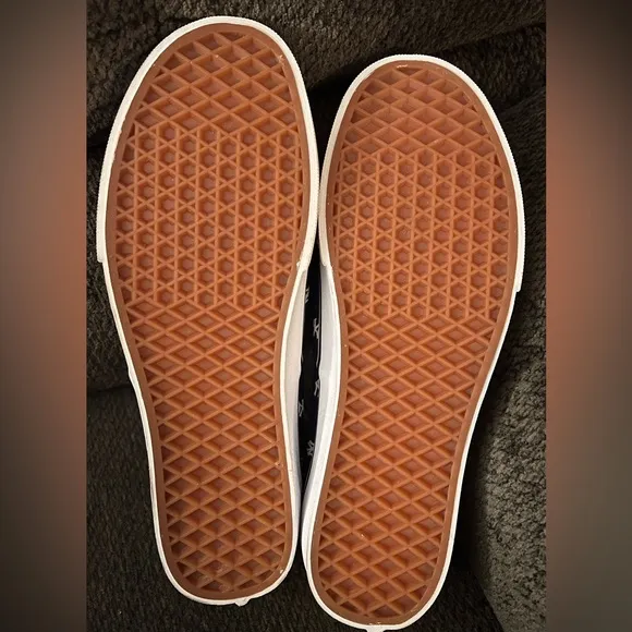 Vans NY Yankees MLB Men’s Shoes Size 9.5 NWOB