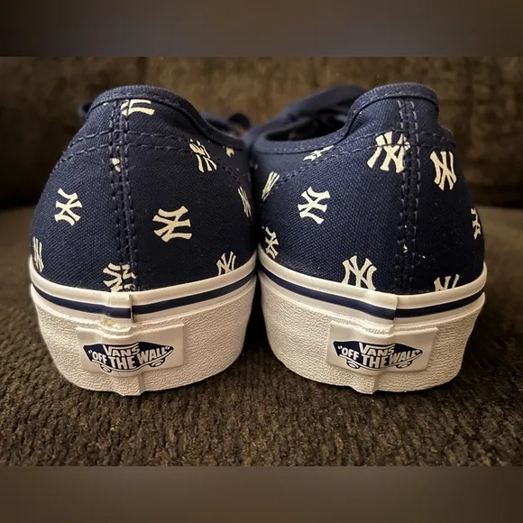 Vans NY Yankees MLB Men’s Shoes Size 9.5 NWOB