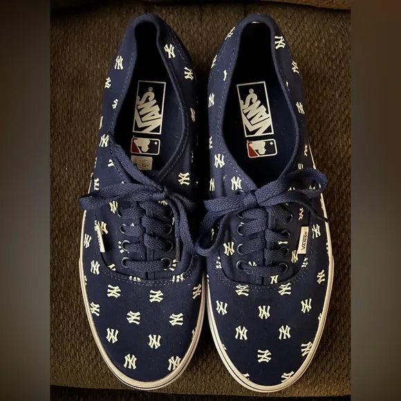 Vans NY Yankees MLB Men’s Shoes Size 9.5 NWOB