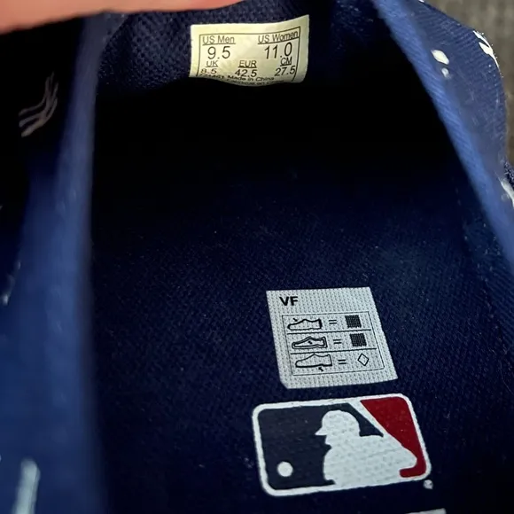Vans NY Yankees MLB Men’s Shoes Size 9.5 NWOB