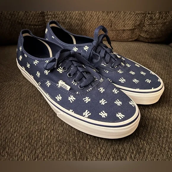 Vans NY Yankees MLB Men’s Shoes Size 9.5 NWOB