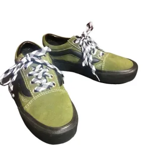 Vans Off The Wall Old Skool Lug shoe. Green and black. NWOB. Mens 8 Womens 9.5