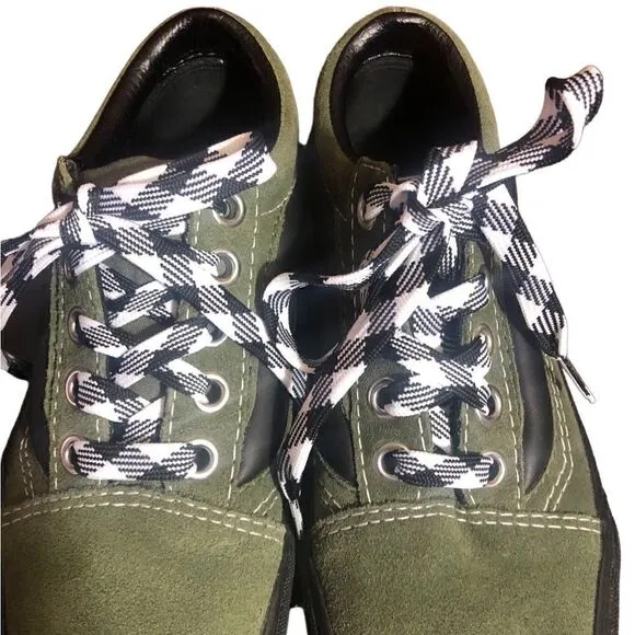 Vans Off The Wall Old Skool Lug shoe. Green and black. NWOB. Mens 8 Womens 9.5