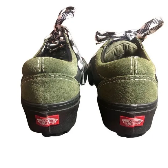 Vans Off The Wall Old Skool Lug shoe. Green and black. NWOB. Mens 8 Womens 9.5