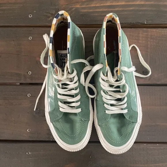 VANS Off the Wall Size 10 Skate Shoes