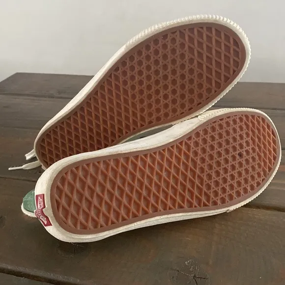 VANS Off the Wall Size 10 Skate Shoes