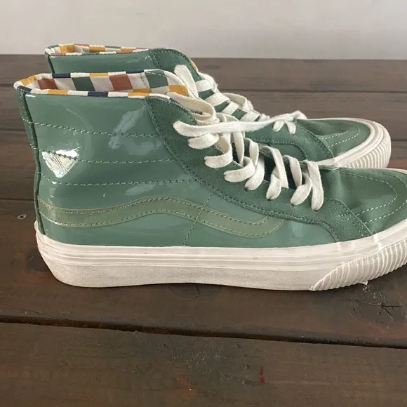 VANS Off the Wall Size 10 Skate Shoes
