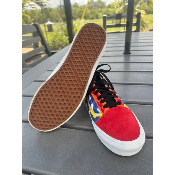Vans Old Skool Embroidered Logo Sneaker Size 10.5 M / 12 W (Unisex)