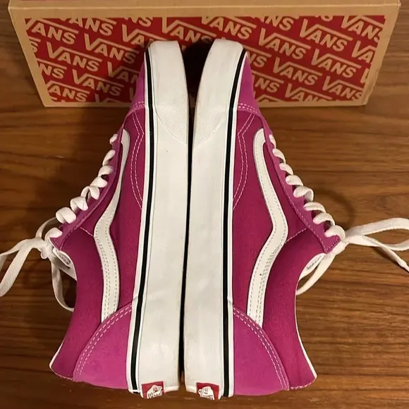 Vans Old Skool Fuchsia Red/True White Shoes- Size 8M/9.5W- worn once!