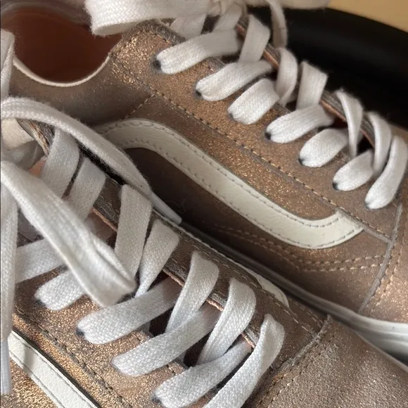 VANS Old Skool Rose Gold Sneakers – Size 7.5 (Metallic Finish)