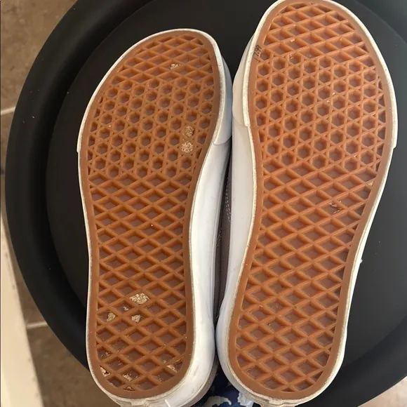 VANS Old Skool Rose Gold Sneakers – Size 7.5 (Metallic Finish)