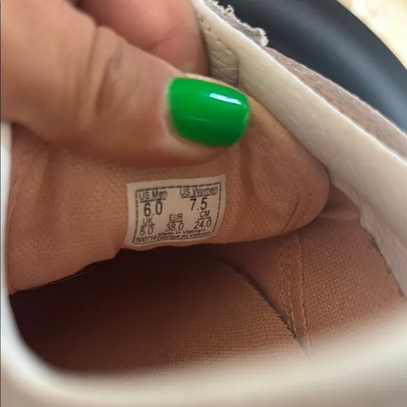 VANS Old Skool Rose Gold Sneakers – Size 7.5 (Metallic Finish)