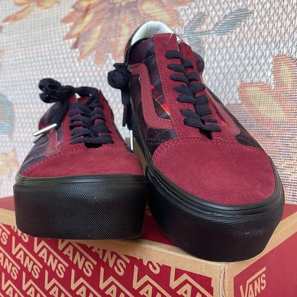 Vans Old Skool Stacked Velvet Plaid Port/BlackVNOA7Q5M02YWMNS Platforms