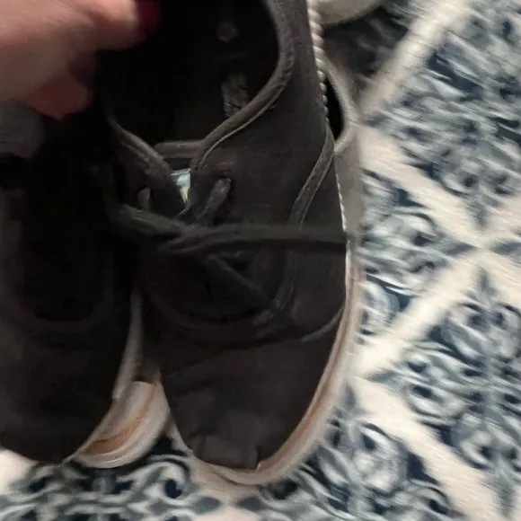 VANS, TOMS, CONVERSE women’s 8.5 Shoe Lot 4 pairs!!! EUC