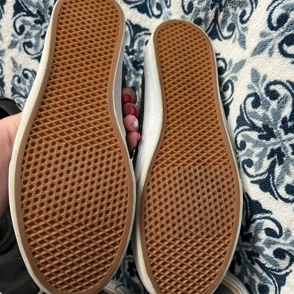 VANS, TOMS, CONVERSE women’s 8.5 Shoe Lot 4 pairs!!! EUC