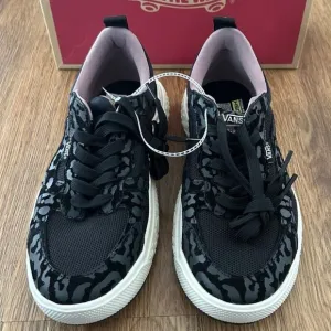 VANS Ultrarange vr3 Cush lace up shoes sneakers women’s 7.5 men’s sz 6