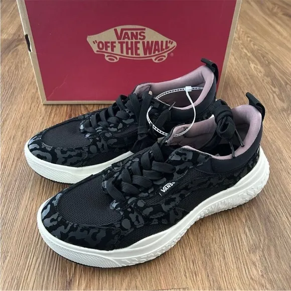 VANS Ultrarange vr3 Cush lace up shoes sneakers women’s 7.5 men’s sz 6