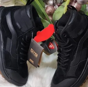 Vans Unisex Adult UltraRange Exo Hi MTE Black GUM  Shoes Women's New